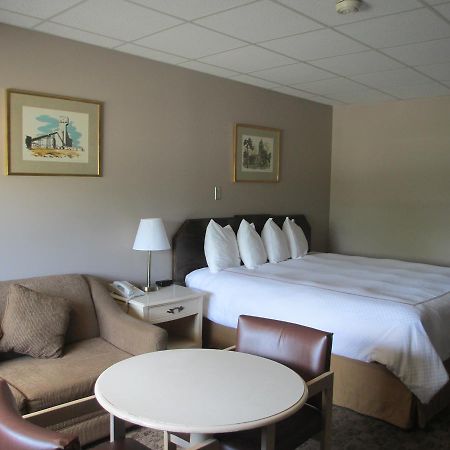 Balmer Hotel Ред Лейк Екстериор снимка