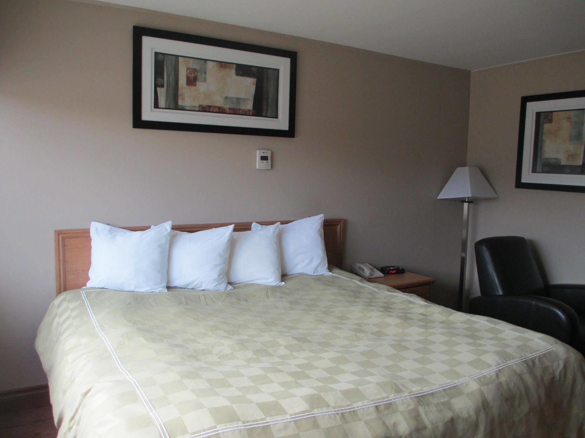 Balmer Hotel Ред Лейк Екстериор снимка